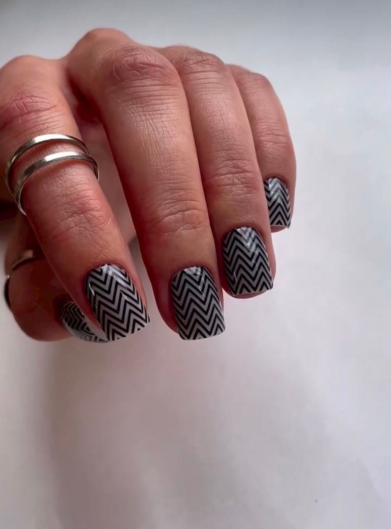 Manicure Zigzag. Black. Nail water decals SR-044