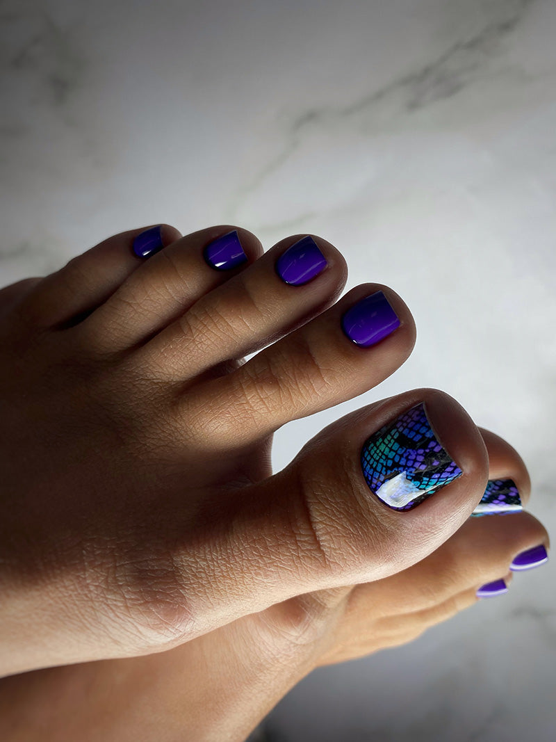 Pedicure Reptile. Green purple. Large. Nail wrap WB-920