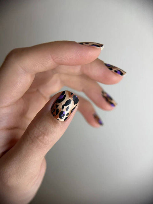 Manicure Leo with purple. Gold Foil. Nail wraps WM-352