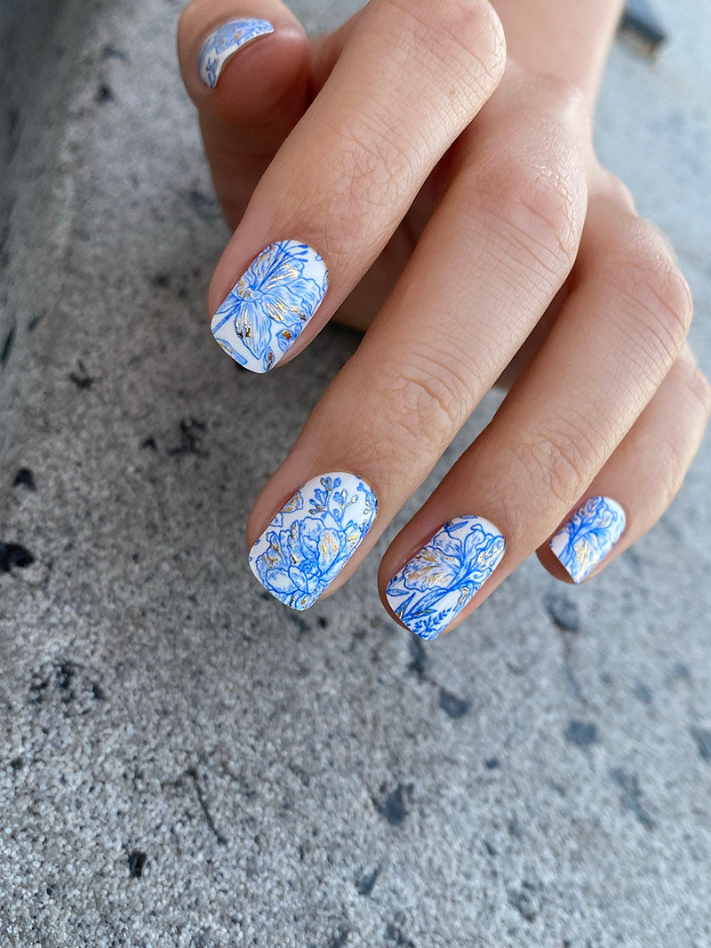 Manicure Blue Flowers. Gold Foil. Nail wraps WM-566