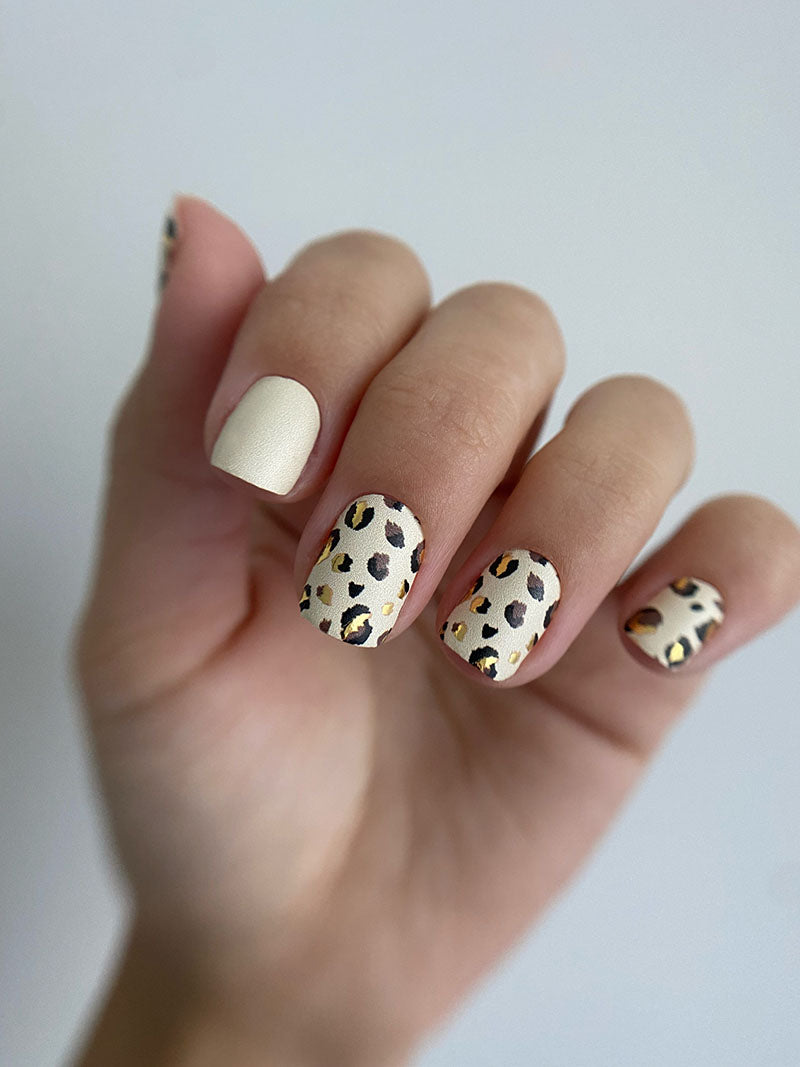 Manicure Brown Leo. Gold Foil. Nail wrap WM-731