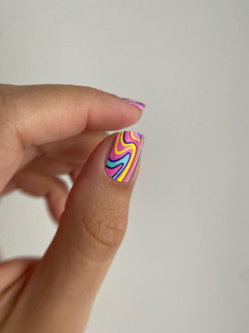Manicure Divorces with pink. Nail wrap WM-804
