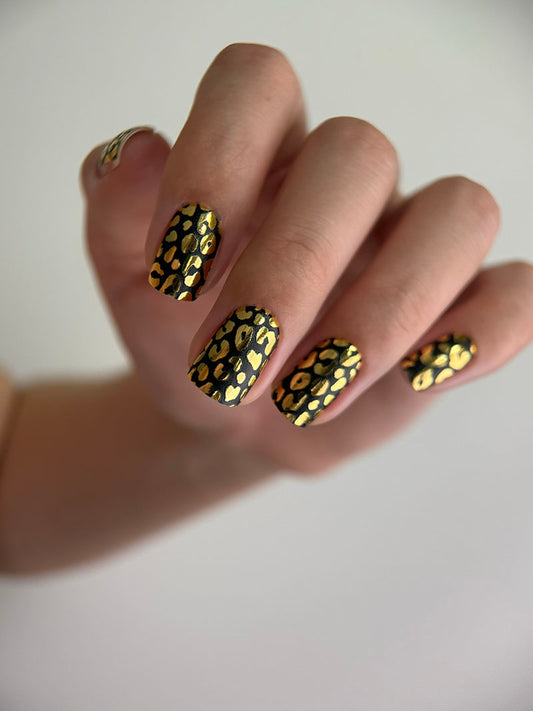 Manicure Leo. Foil gold. Nail wrap WM-895