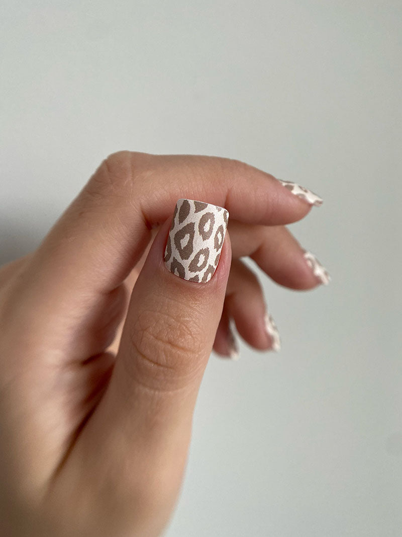 Manicure Leo monochrome. Brown. Nail wrap WM-935