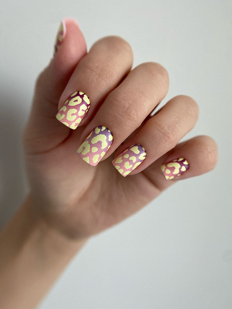 Manicure Leo gradient. Yellow spots. Nail wrap WM-936