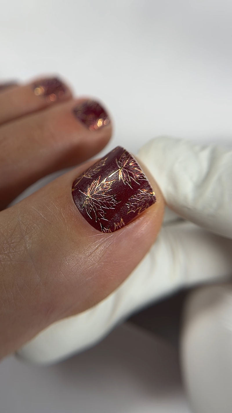 Pedicure Autumn leaves. Gold Foil. Nail wraps WR-293