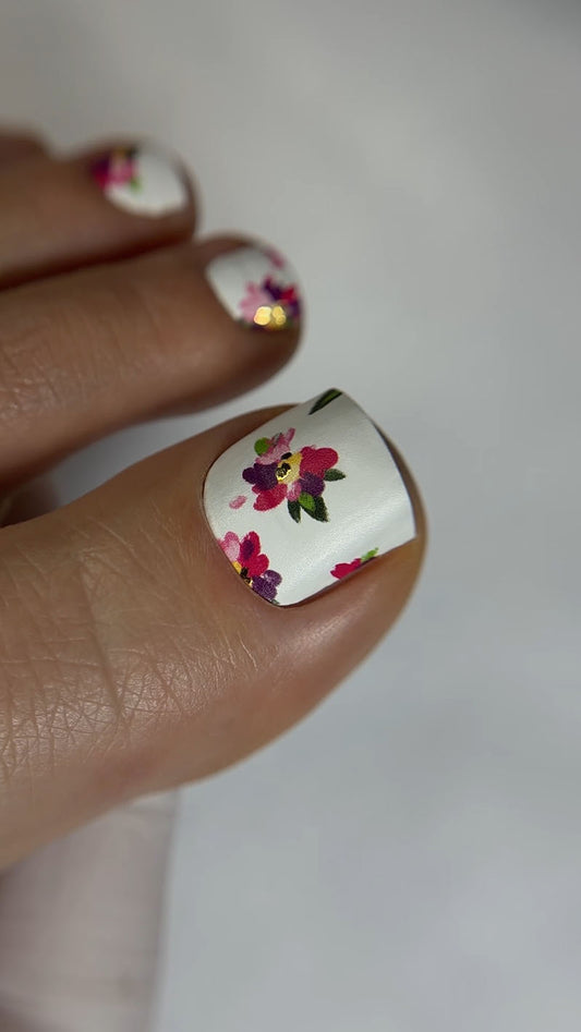 Pedicure Designer flowers. Gold Foil. Nail wraps WR-368