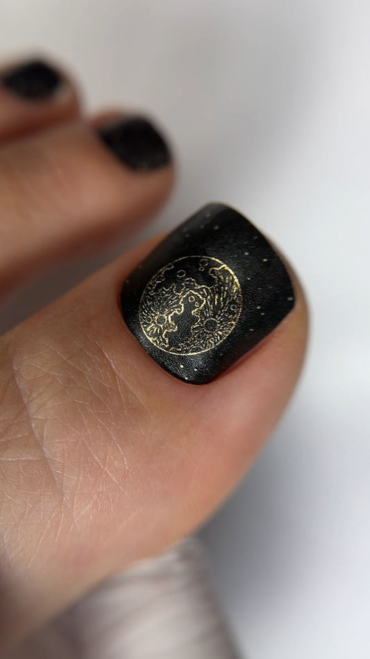 Pedicure Moon. Gold Foil. Nail wraps WR-391