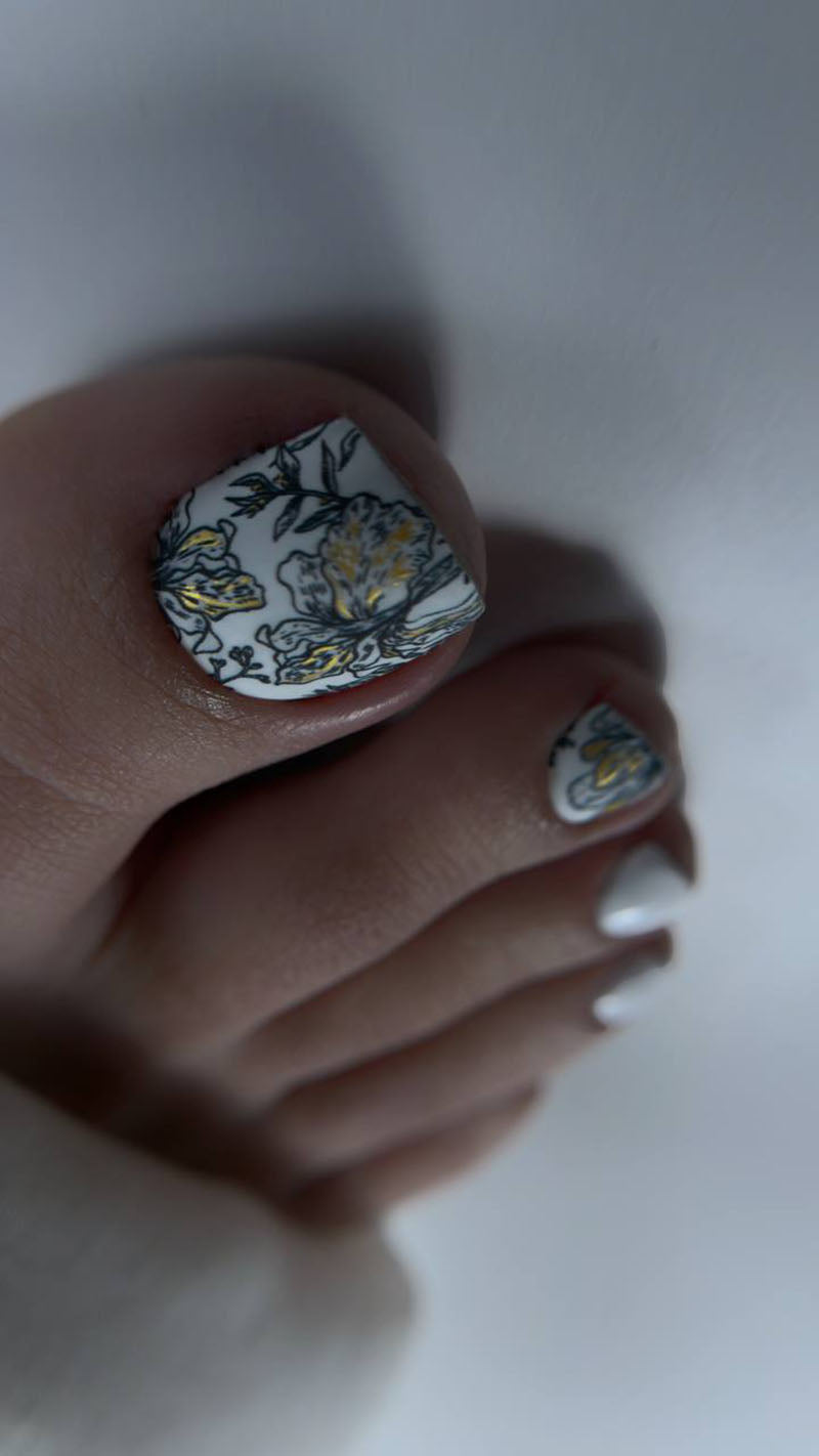 Pedicure Black flowers on white. Gold Foil. Nail wraps WR-427