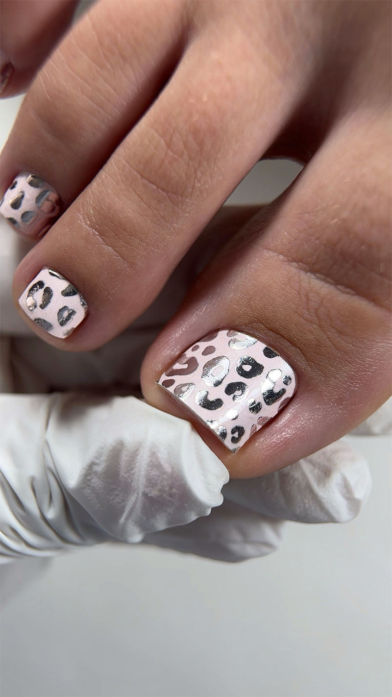 Pedicure Leo. Beige. Colored Foil. Nail wraps WR-509