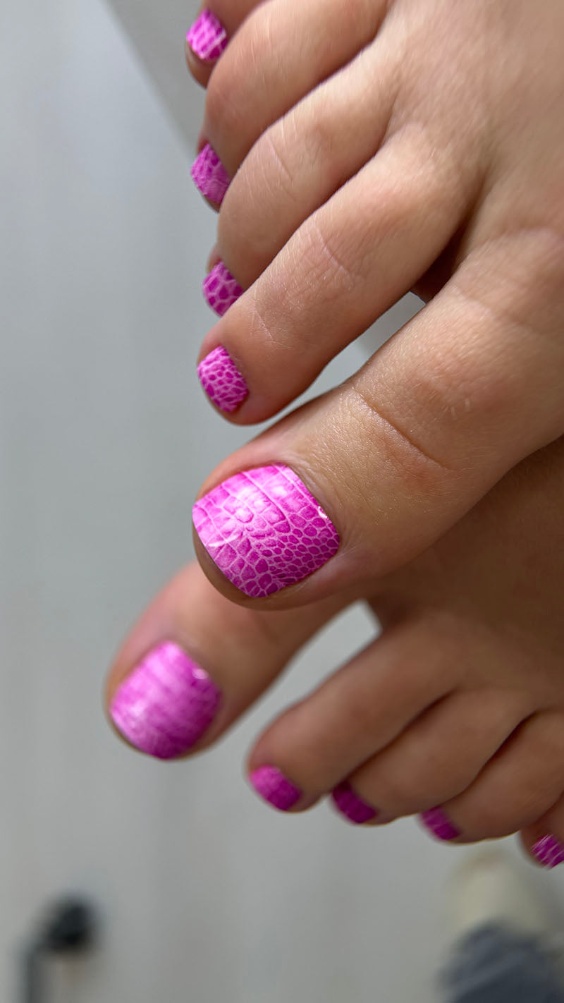 Pedicure Crocodile. Pink. Nail wrap WR-682