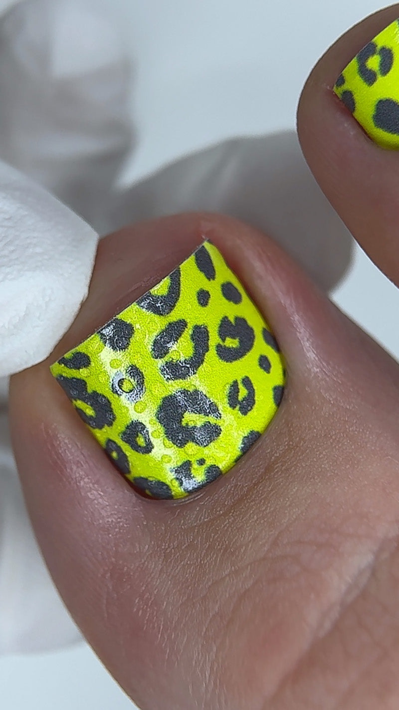 Pedicure Leo. Light Green. Nail wrap WR-683
