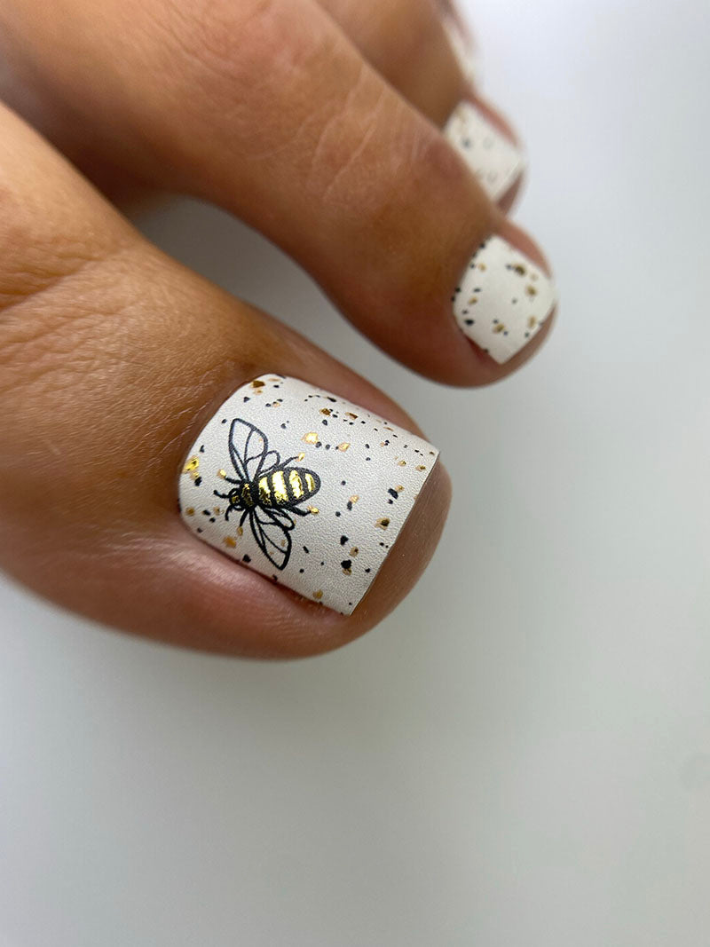 Pedicure Bees. Gold Foil. Nail wrap WR-698