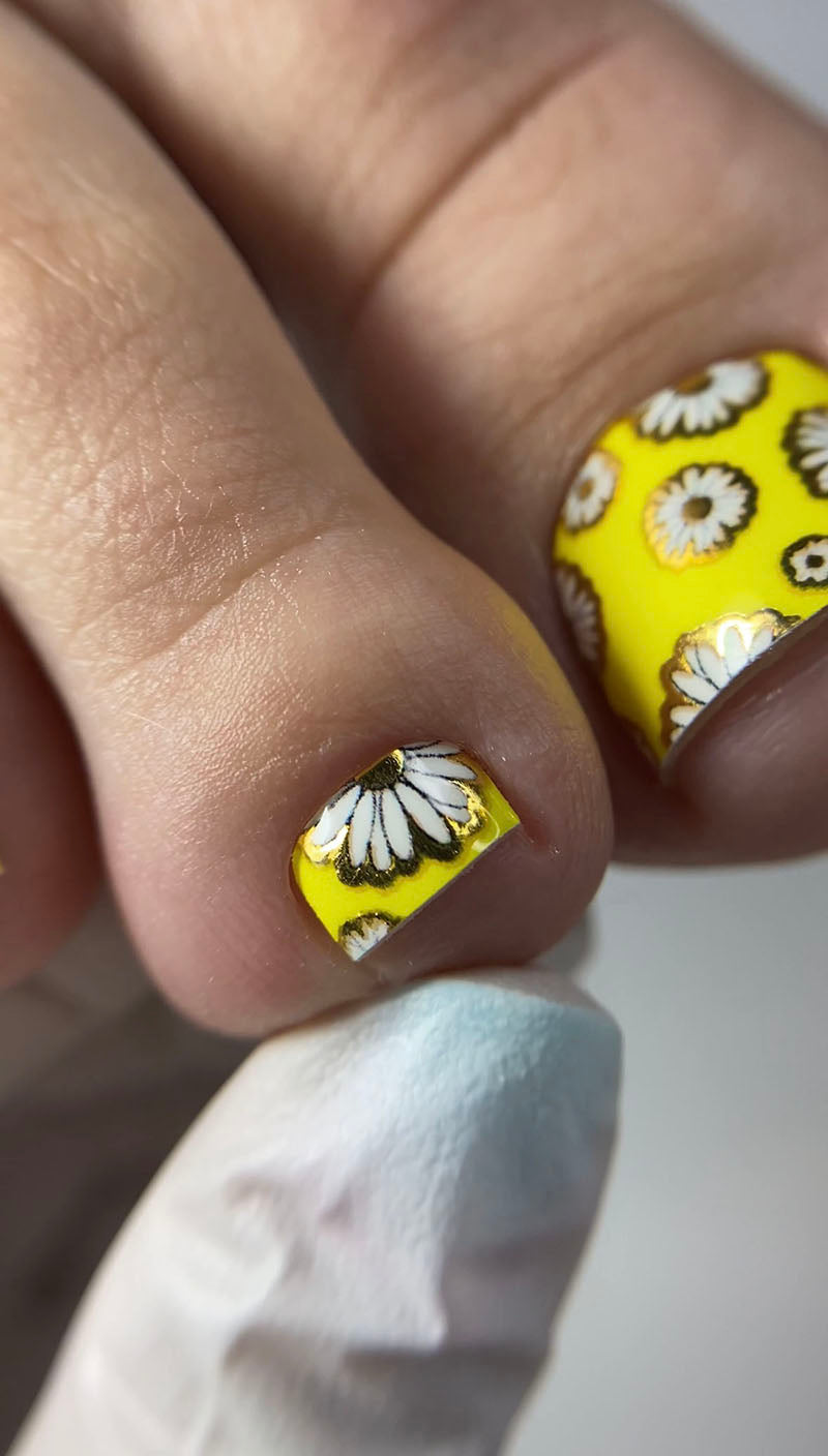 Pedicure Chamomile with outline. Foil gold. Nail wrap WR-772