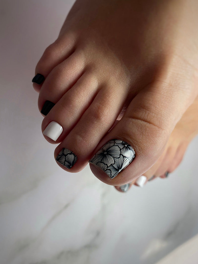 Pedicure Flowers. Black and white. Nail wrap WR-807