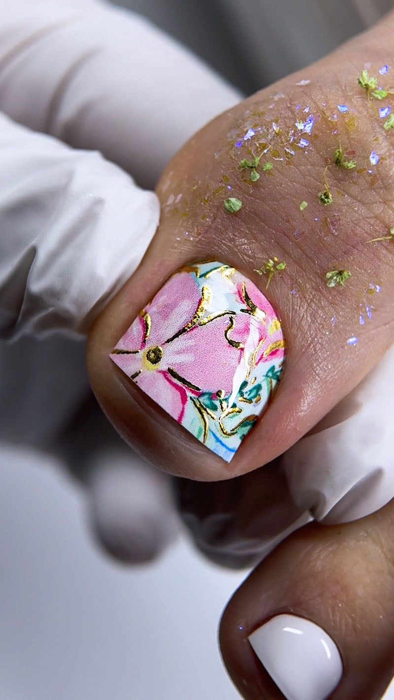 Pedicure Flowers. Watercolor. Foil gold. Nail wrap WR-850