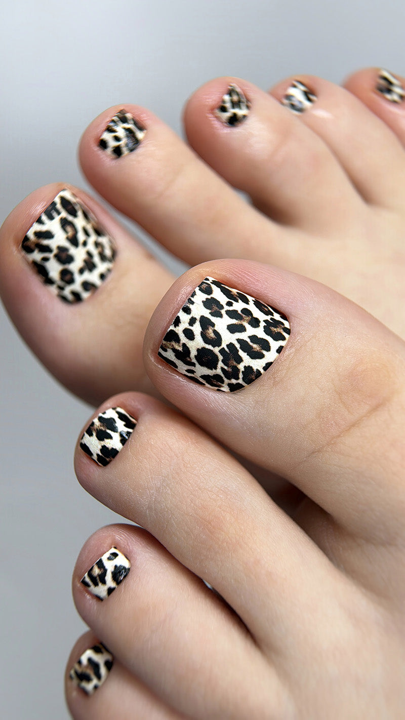 Pedicure Leo small. Brown. Nail wrap WR-972
