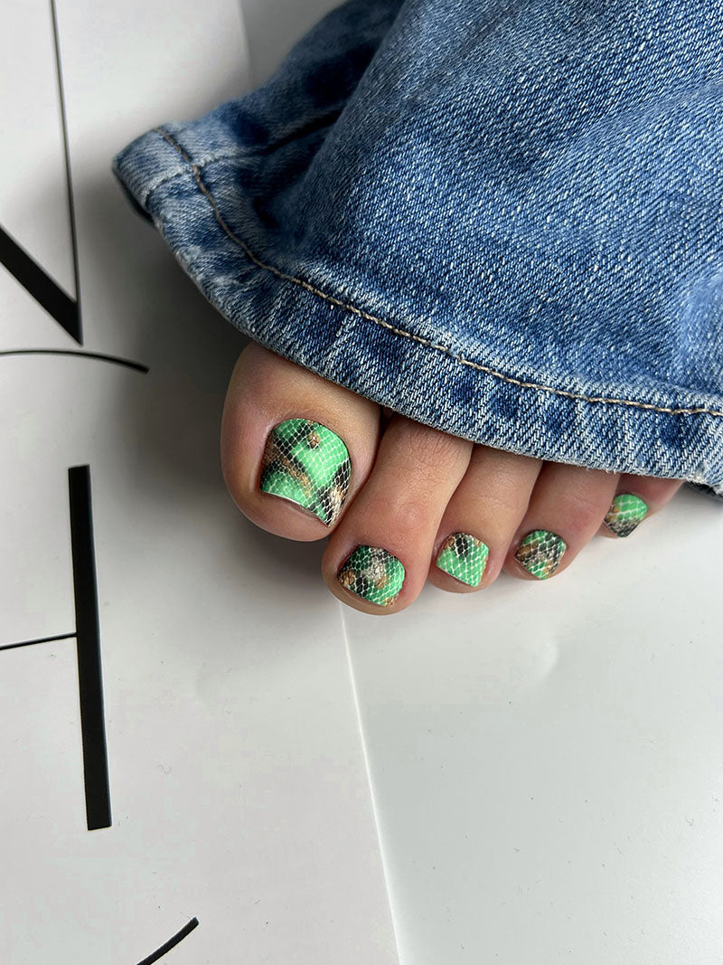 Pedicure Python. Color. Green. Nail water decals SD-121