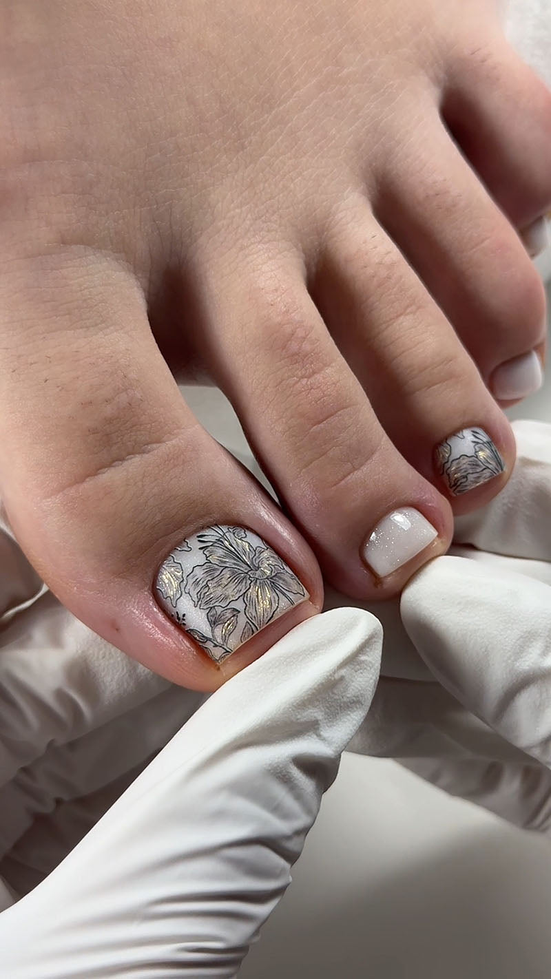 Pedicure Flowers. Black. Foil gold. Nail water decals SF-174