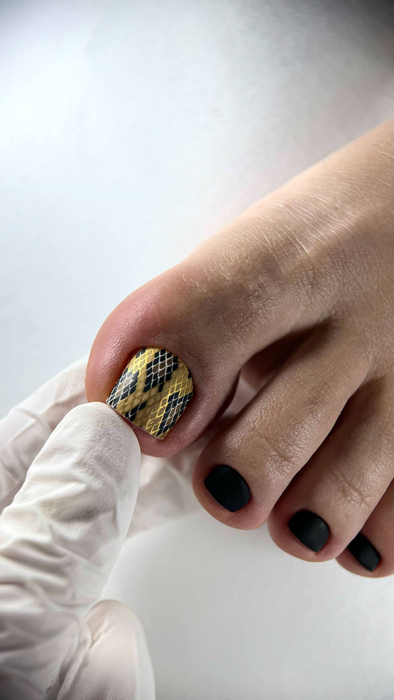 Pedicure Python. Brown. Gold Foil. Large. Nail wraps WB-501