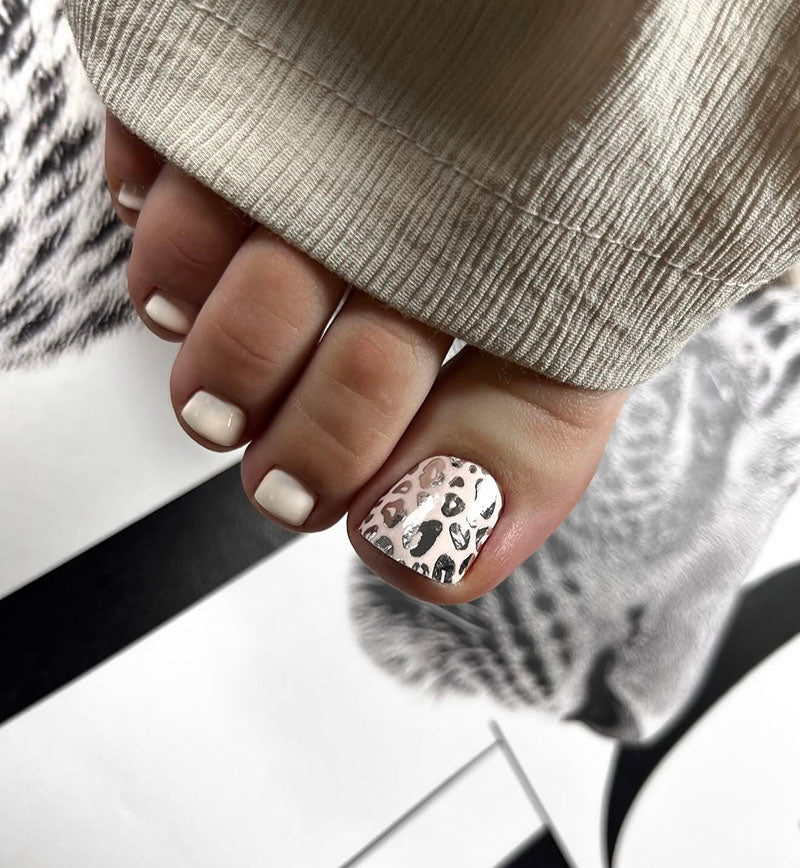Pedicure Leo. Beige. Colored Foil. Large. Nail wraps WB-508