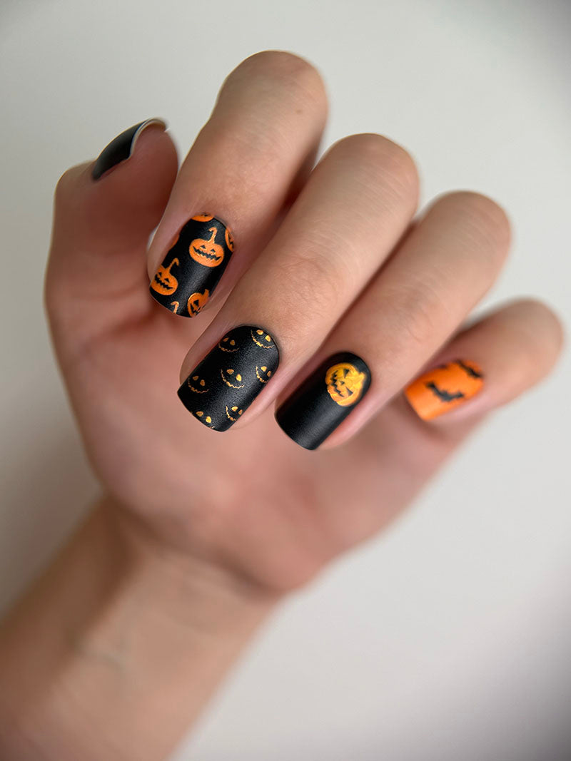 Manicure Halloween orange. Colored Foil. Nail wraps WM-283