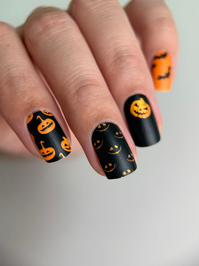 Manicure Halloween orange. Colored Foil. Nail wraps WM-283