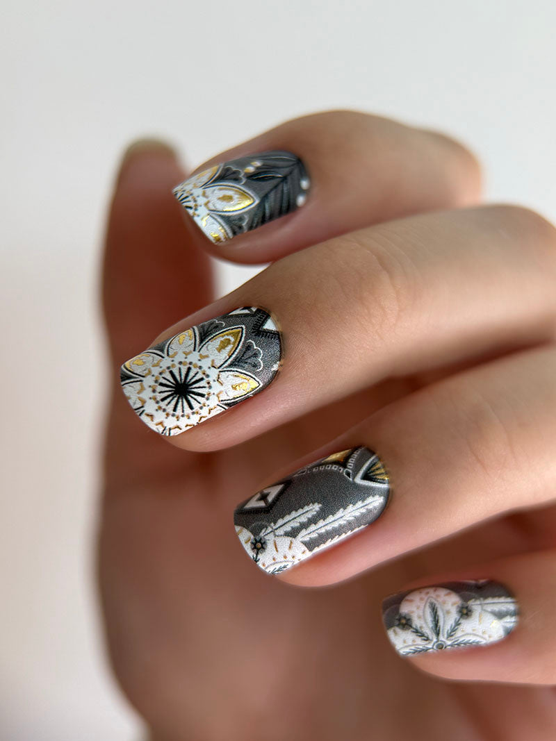 Manicure Geometric flowers. Gold Foil. Nail wraps WM-299