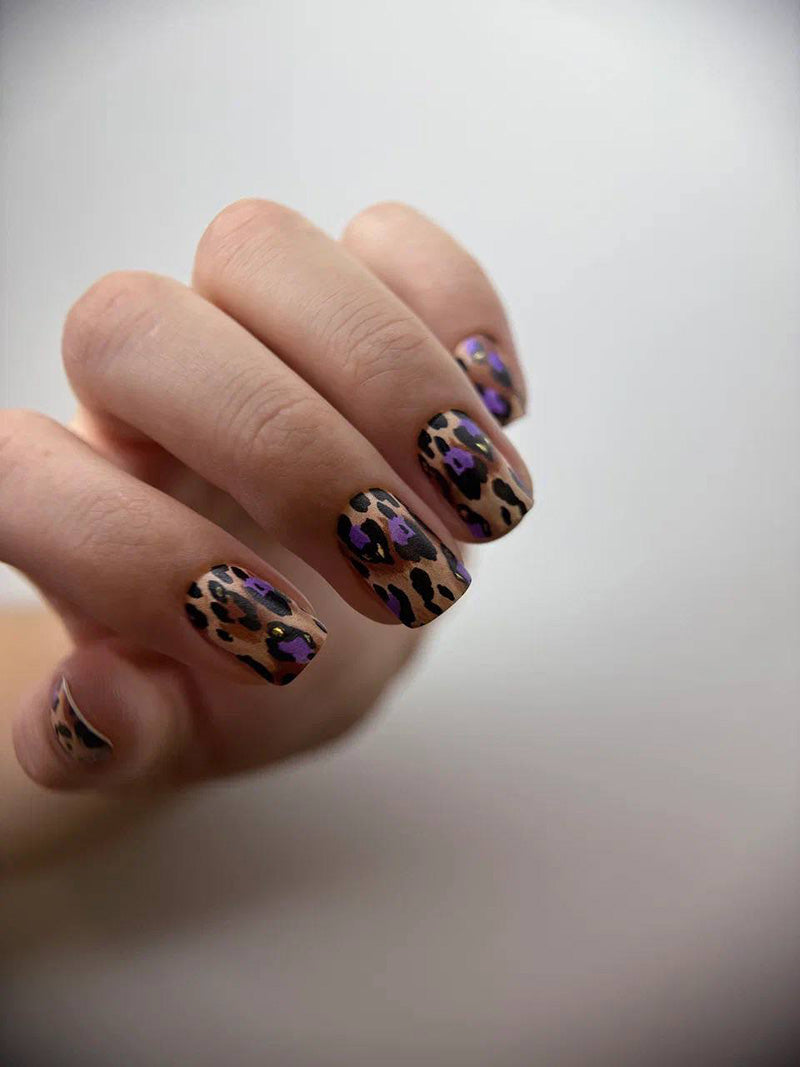 Manicure Leo with purple. Gold Foil. Nail wraps WM-352