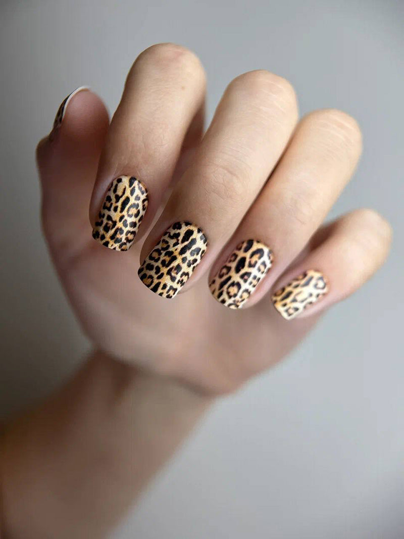 Manicure Leo classic. Nail wraps WM-384