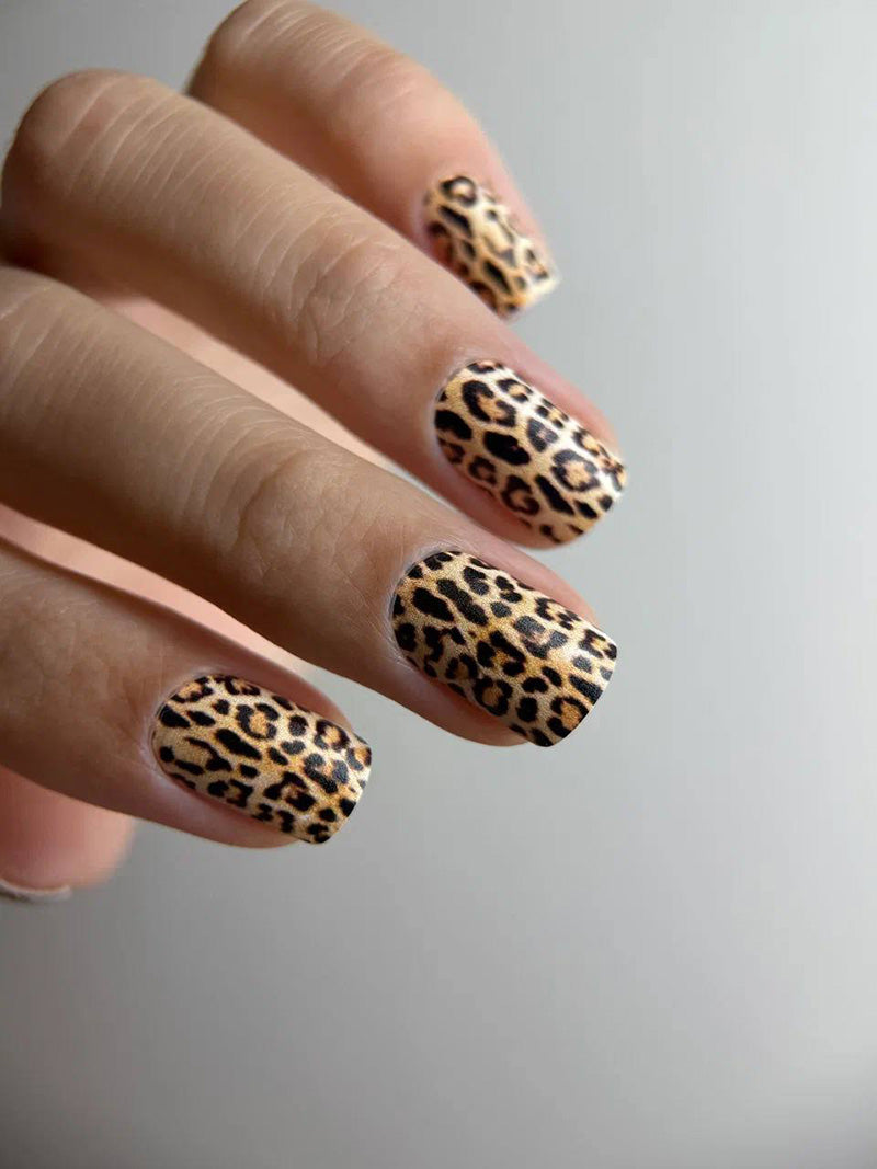 Manicure Leo classic. Nail wraps WM-384