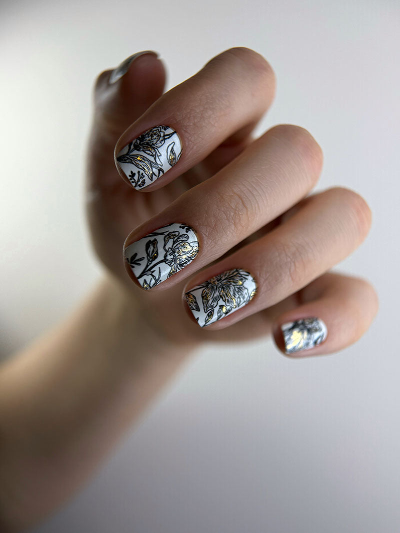 Manicure Black flowers on white. Gold Foil. Nail wraps WM-426