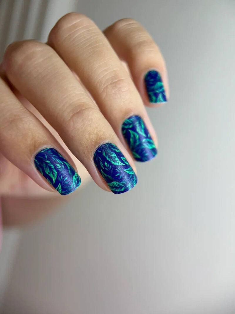 Manicure Leaves on Dark. Nail wraps WM-468
