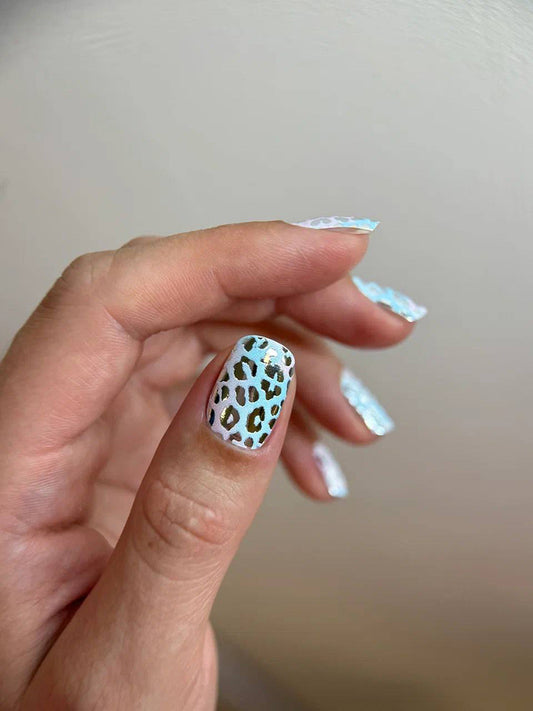 Manicure Leo. Silver Foil. Nail wraps WM-471