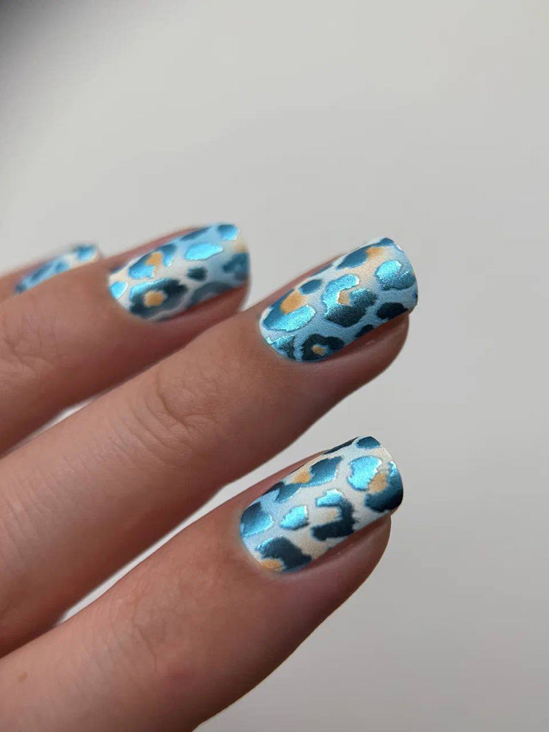 Manicure Leo Blue and Strokes. Colored Foil. Nail wraps WM-477