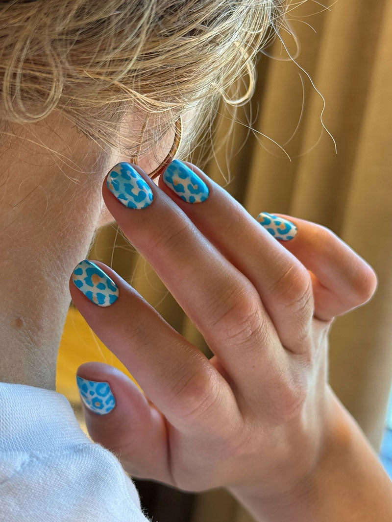 Manicure Leo Blue and Strokes. Nail wraps WM-519