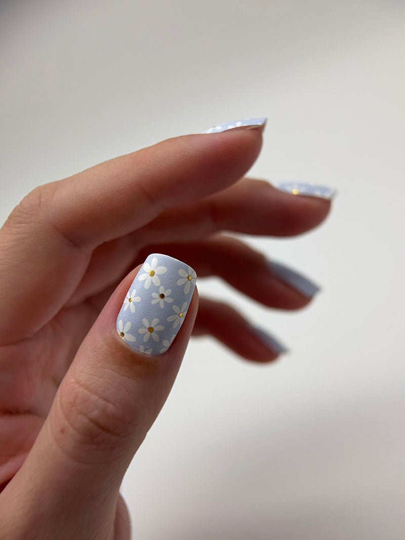 Manicure Chamomile. Blue. Foil gold. Nail wrap WM-800