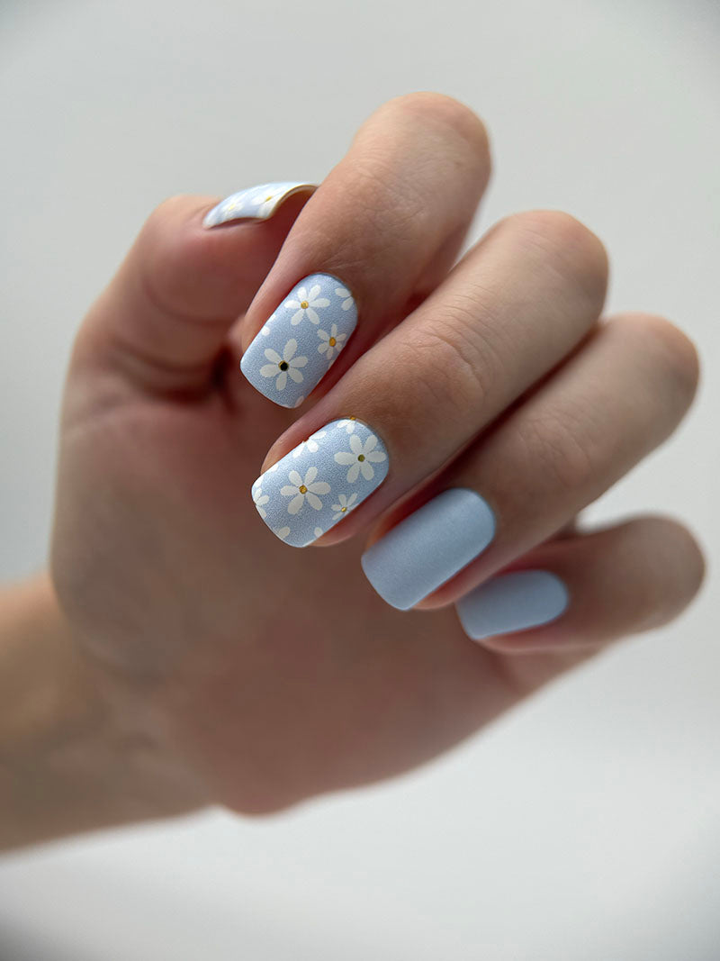 Manicure Chamomile. Blue. Foil gold. Nail wrap WM-800
