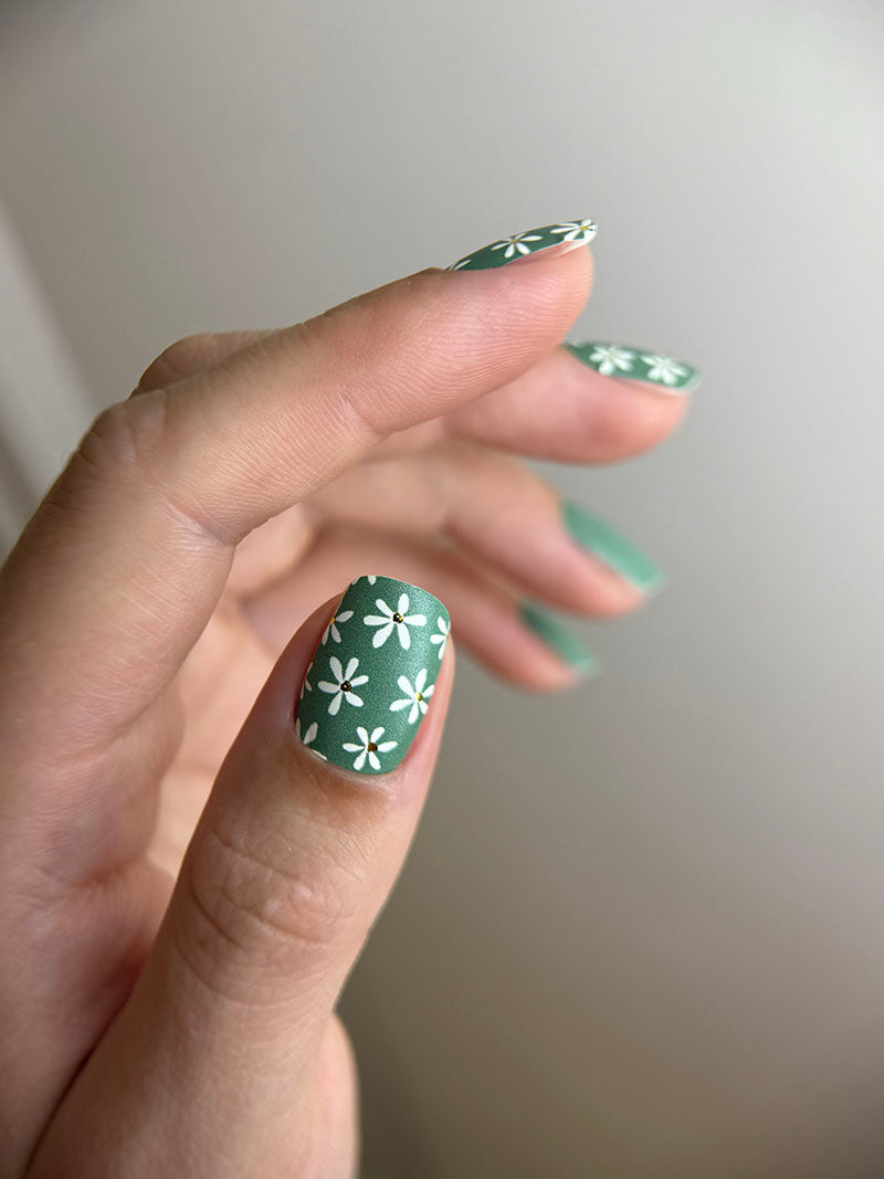 Manicure Chamomile. Khaki. Foil gold. Nail wrap WM-801