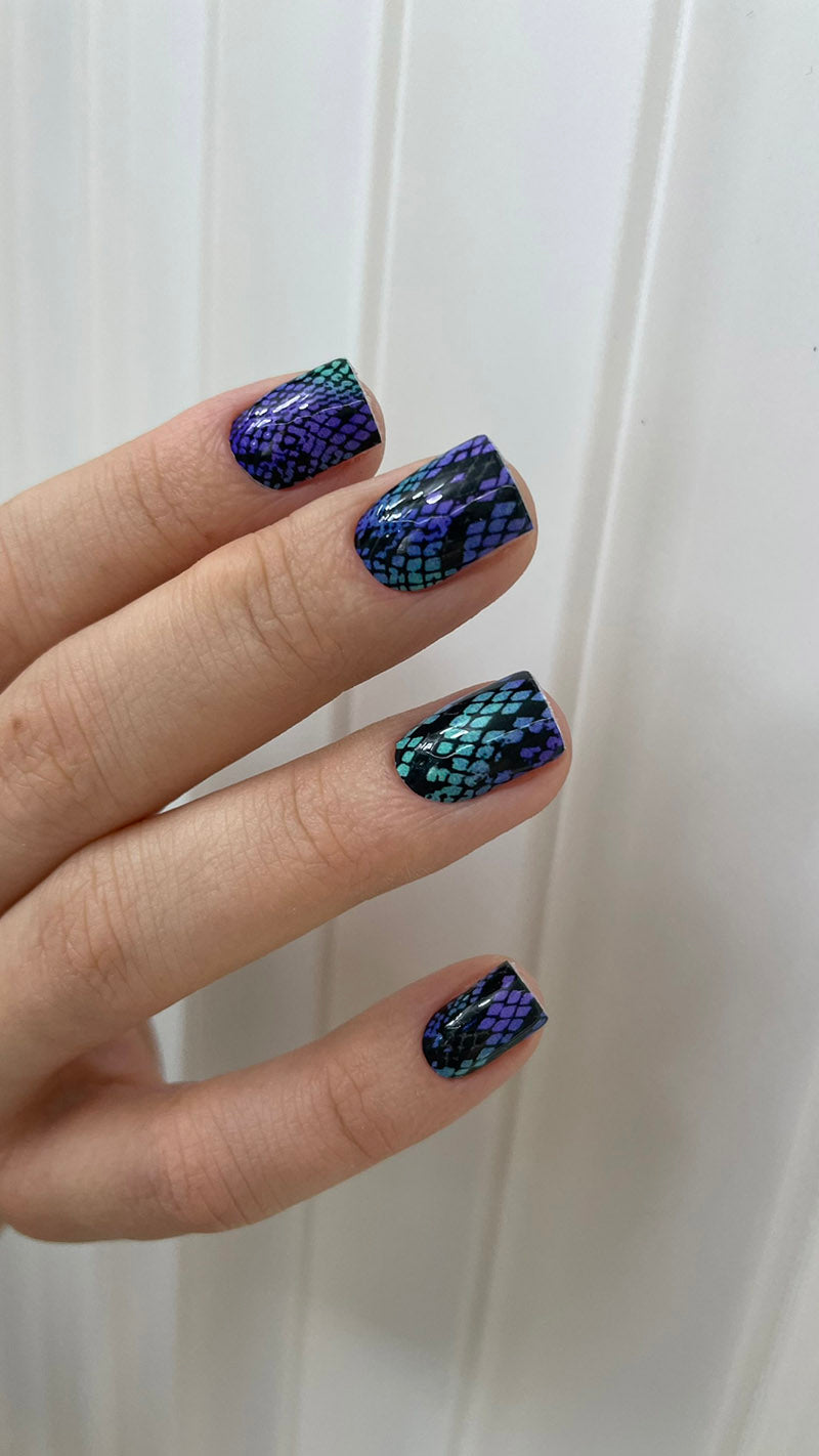 Manicure Reptile. Green purple. Nail wrap WM-888