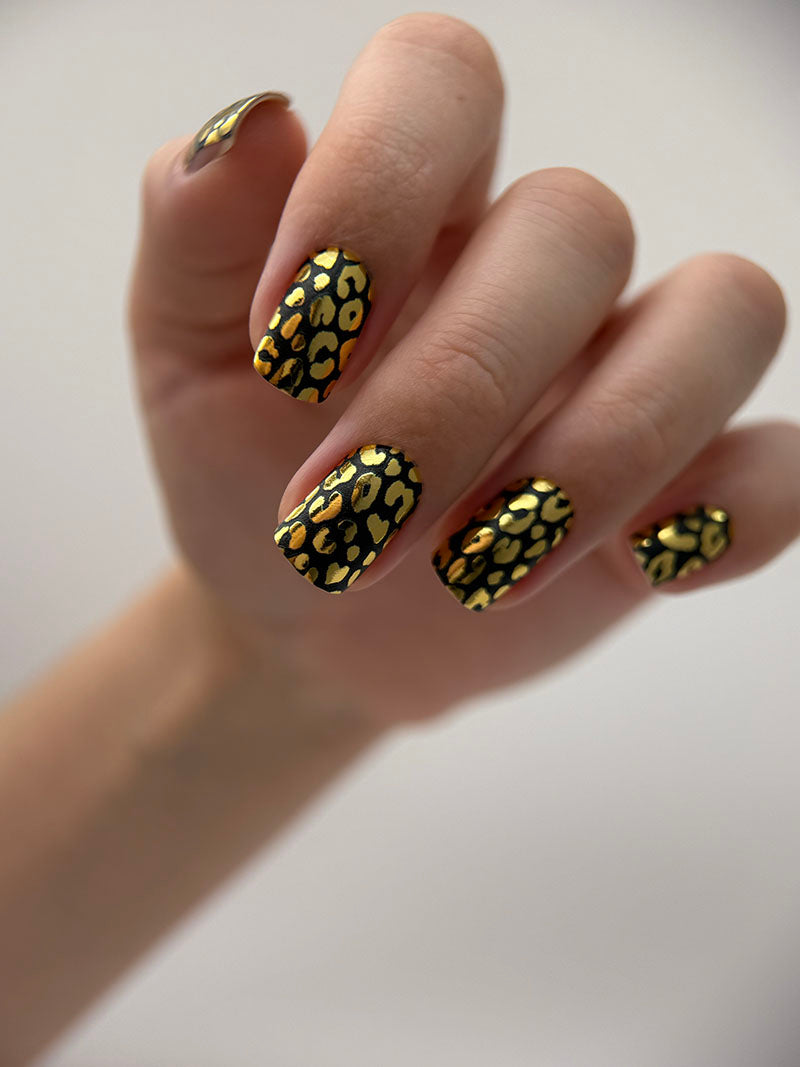 Manicure Leo. Foil gold. Nail wrap WM-895