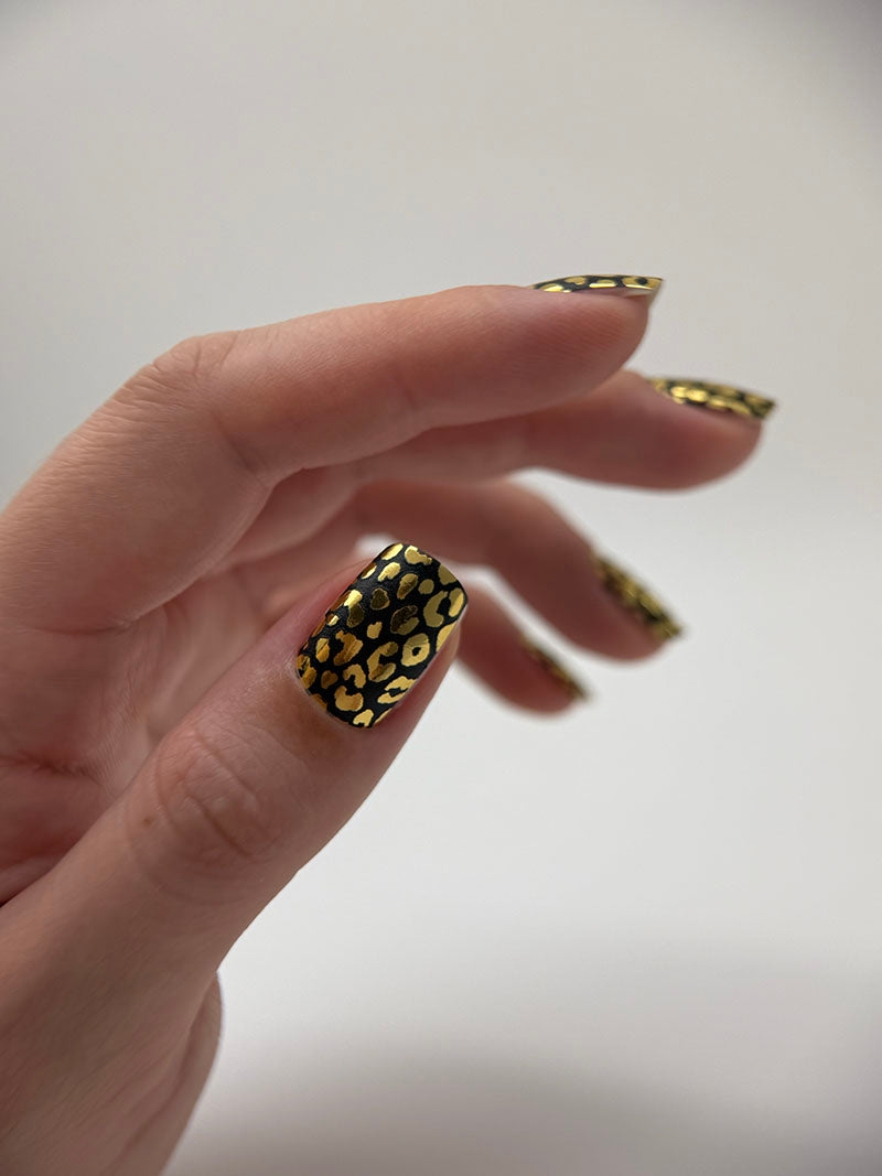 Manicure Leo. Foil gold. Nail wrap WM-895