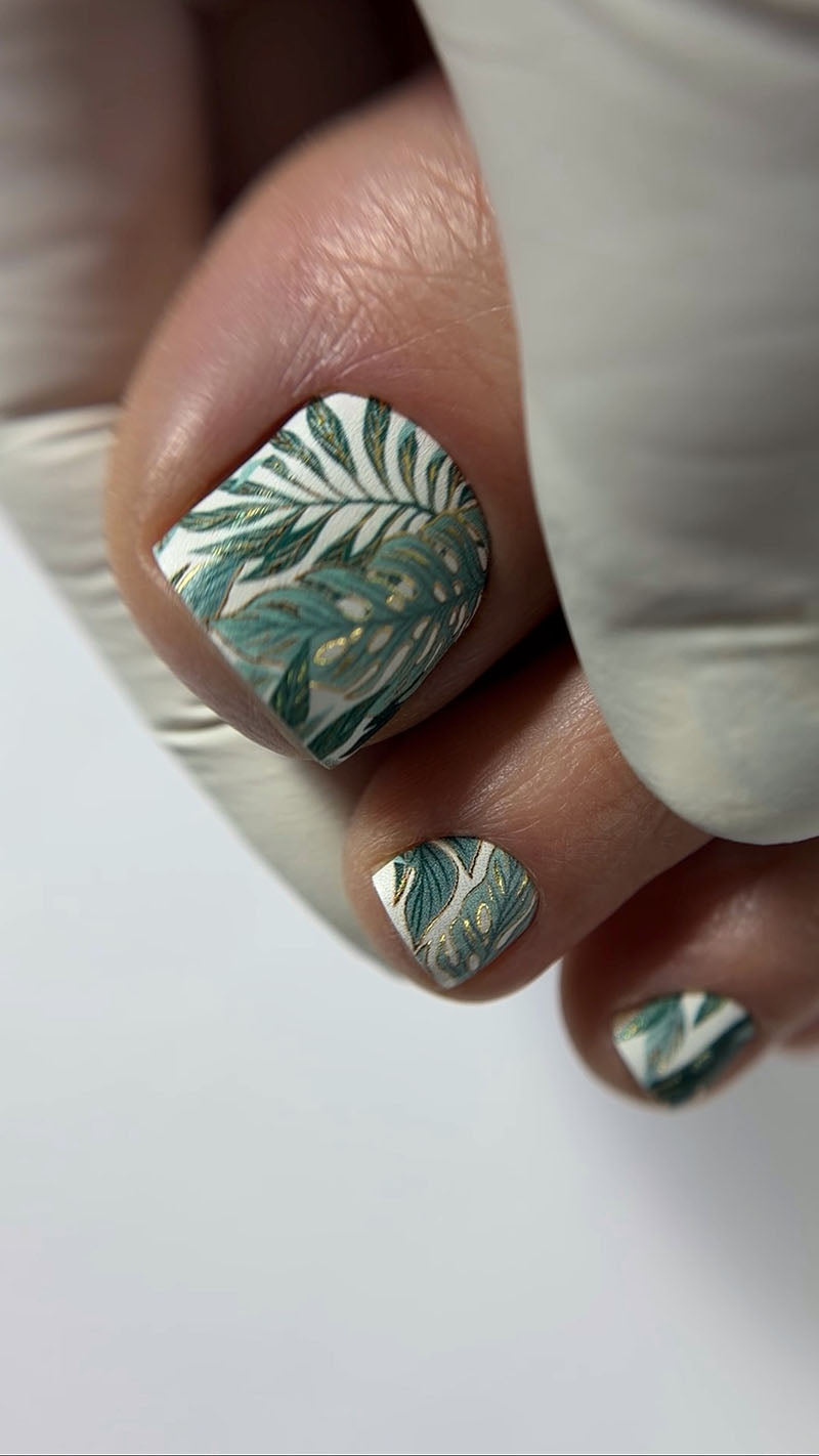 Pedicure Monstera green. Gold Foil. Nail wraps WR-413