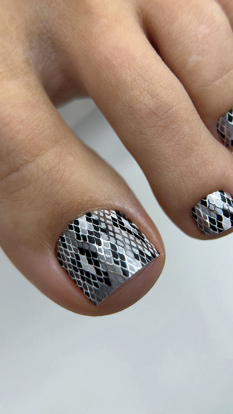 Pedicure Python. Gray. Silver Foil. Nail wraps WR-588