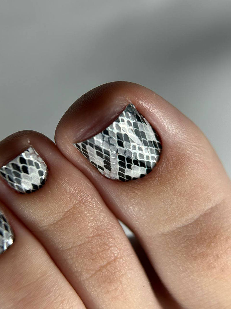 Pedicure Python. Gray. Silver Foil. Nail wraps WR-588