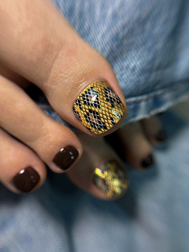 Pedicure Python. Brown. Foil gold. Nail wrap WR-603