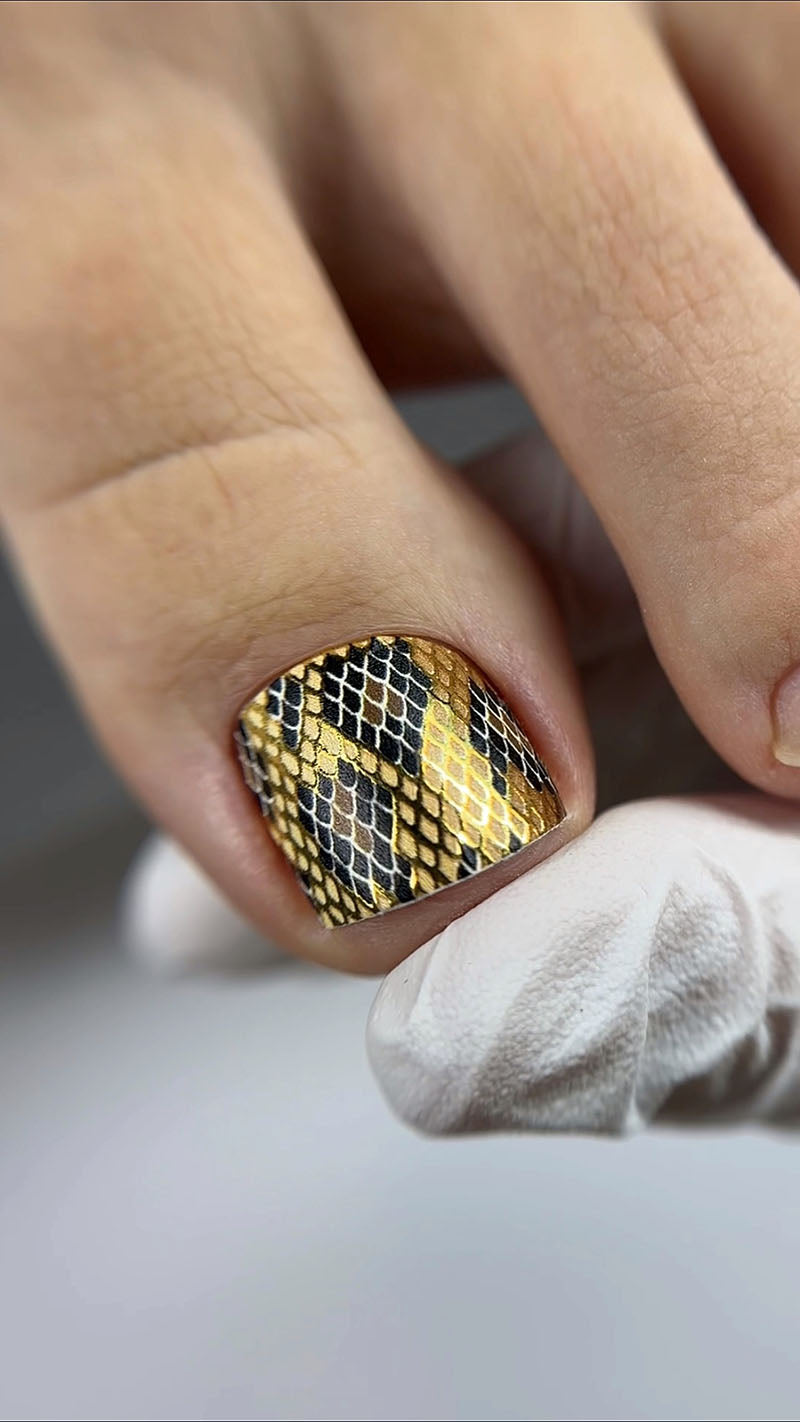 Pedicure Python. Brown. Foil gold. Nail wrap WR-603