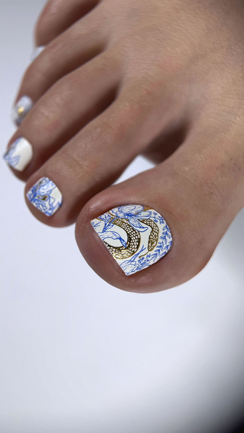 Pedicure Flowers and Snake. Foil gold. Nail wrap WR-612