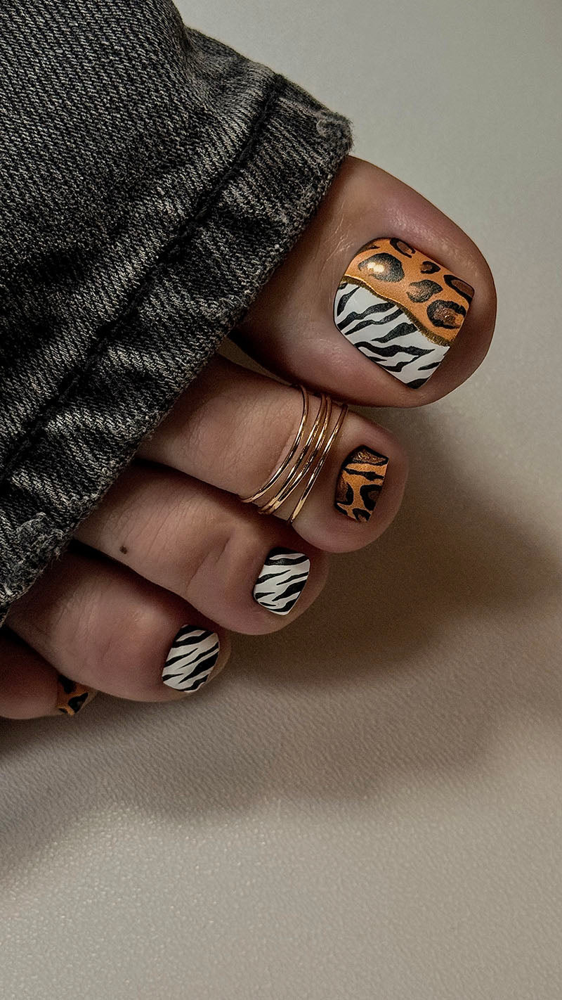 Pedicure Mix Zebra and Leo. Foil gold. Nail wrap WR-642