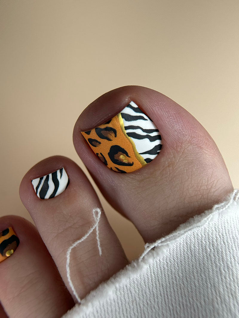 Pedicure Mix Zebra and Leo. Foil gold. Nail wrap WR-642